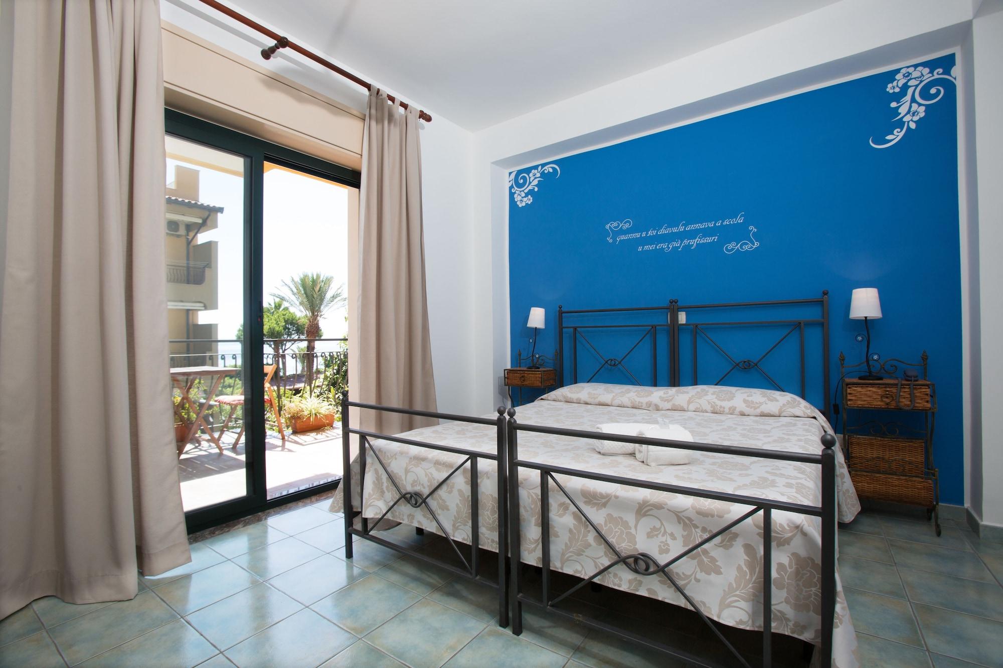 Hotel Donna Rosa SantʼAlessio Siculo エクステリア 写真