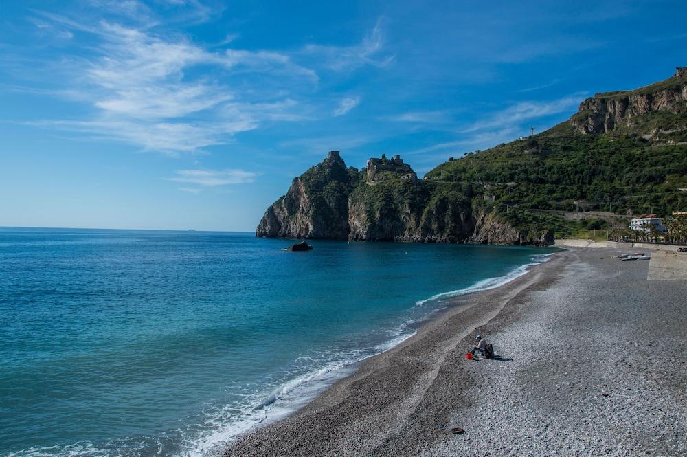 Hotel Donna Rosa SantʼAlessio Siculo エクステリア 写真