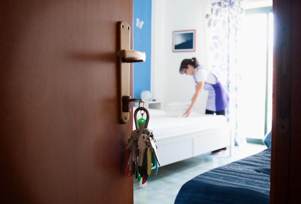 Hotel Donna Rosa SantʼAlessio Siculo エクステリア 写真