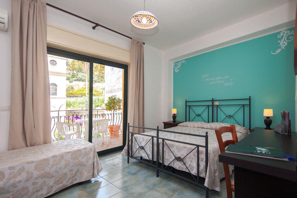 Hotel Donna Rosa SantʼAlessio Siculo 部屋 写真