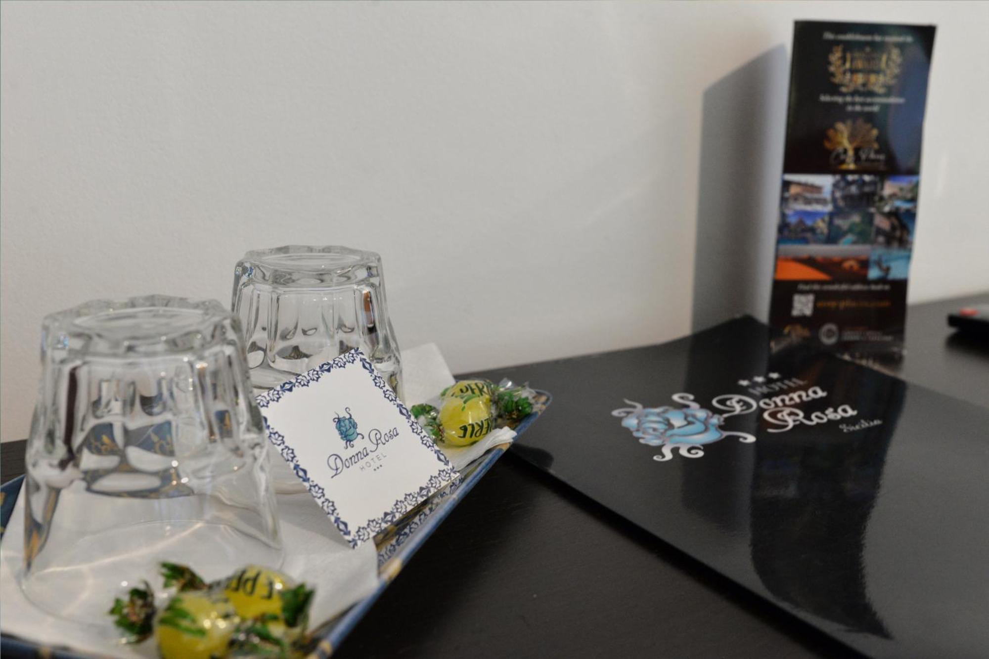 Hotel Donna Rosa SantʼAlessio Siculo エクステリア 写真
