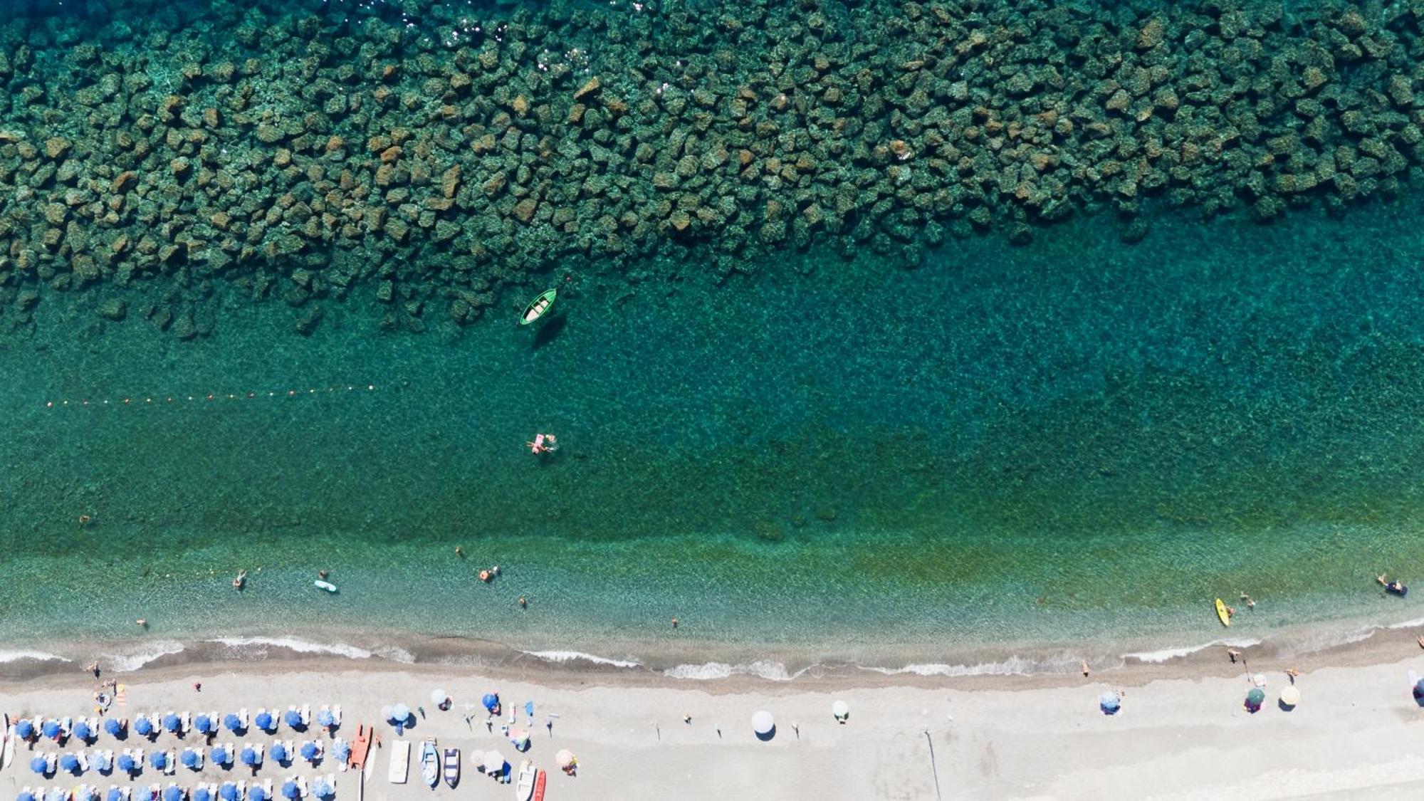 Hotel Donna Rosa SantʼAlessio Siculo エクステリア 写真