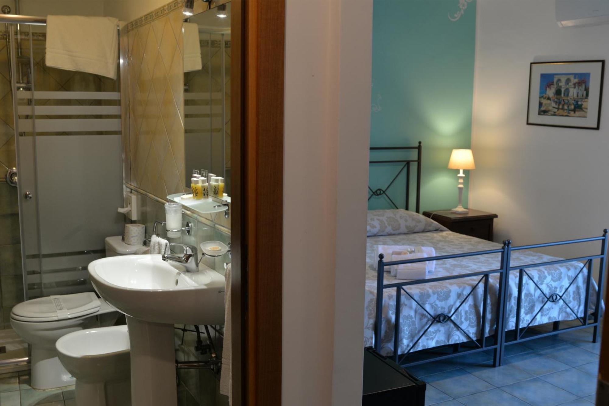 Hotel Donna Rosa SantʼAlessio Siculo エクステリア 写真