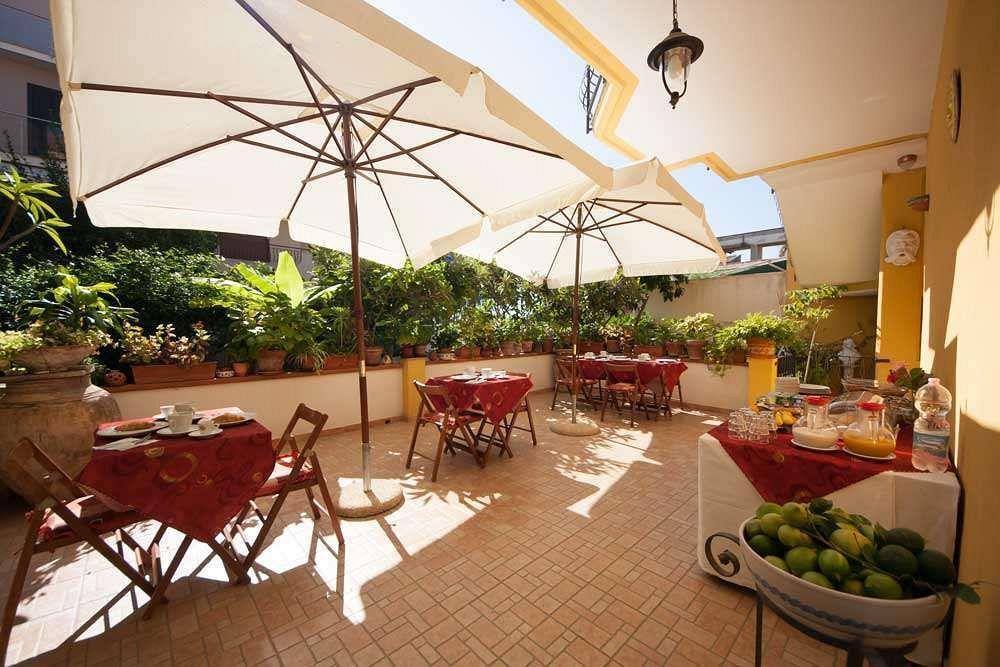 Hotel Donna Rosa SantʼAlessio Siculo エクステリア 写真