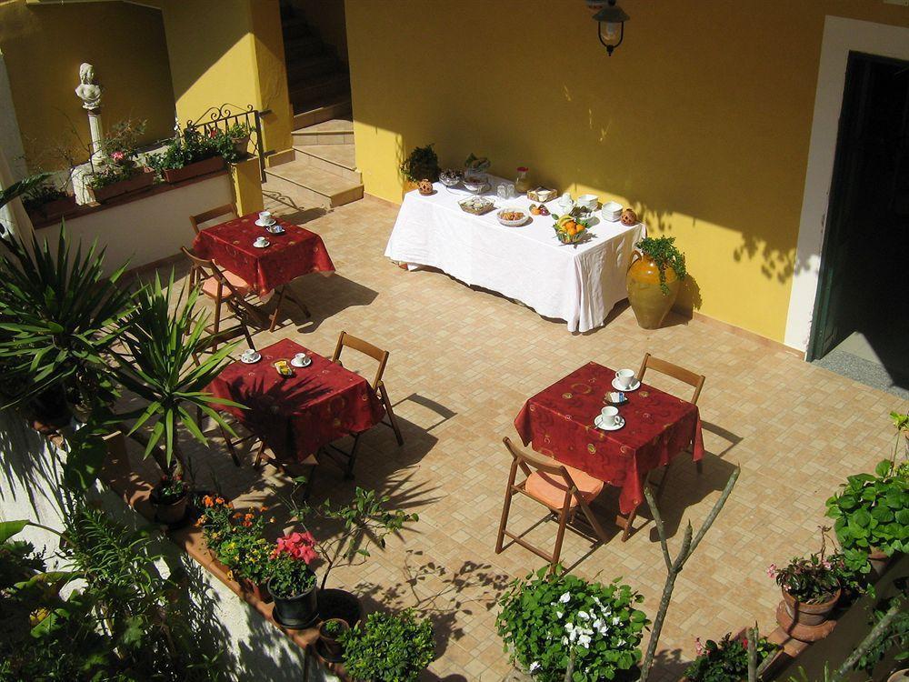 Hotel Donna Rosa SantʼAlessio Siculo エクステリア 写真