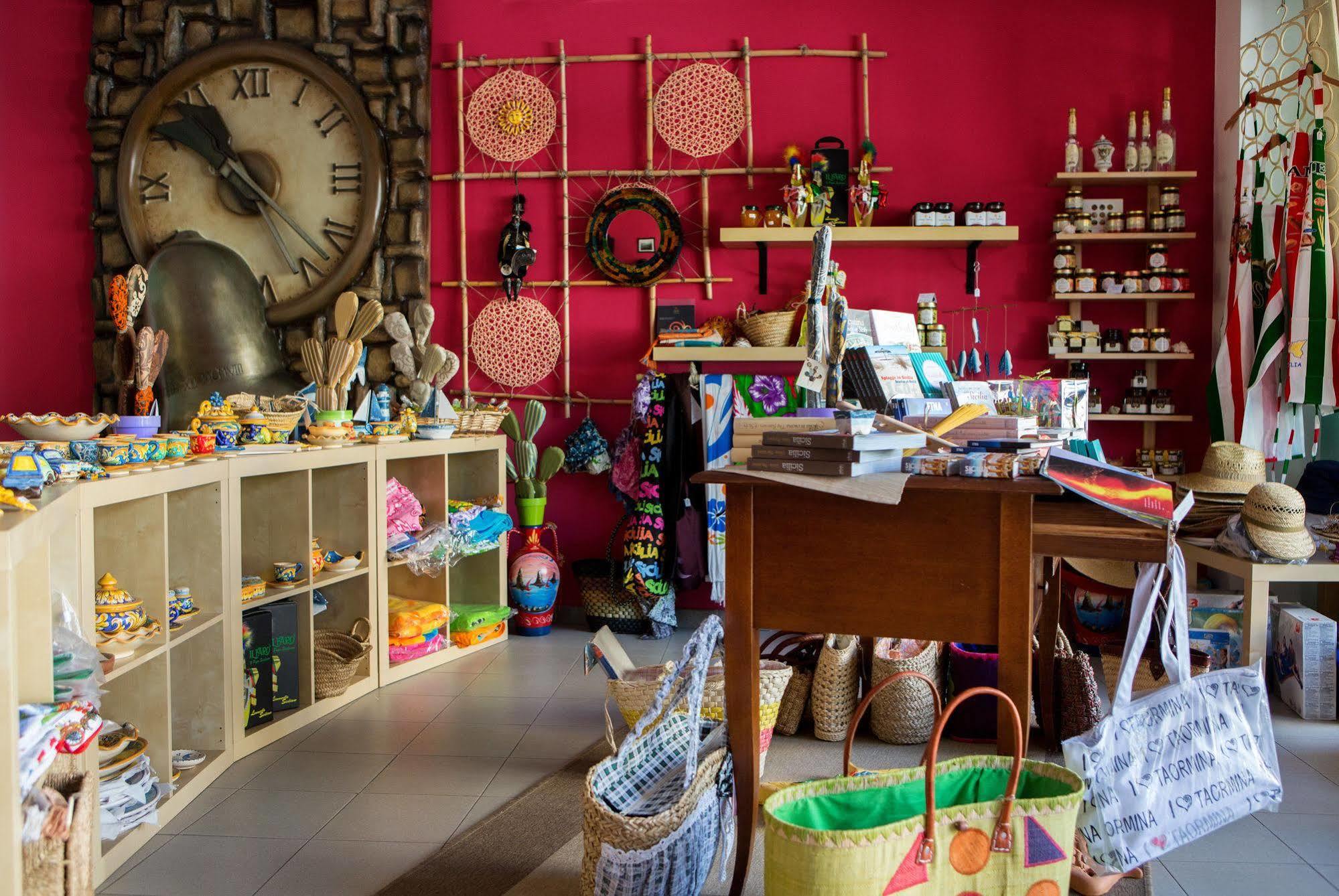 Hotel Donna Rosa SantʼAlessio Siculo エクステリア 写真